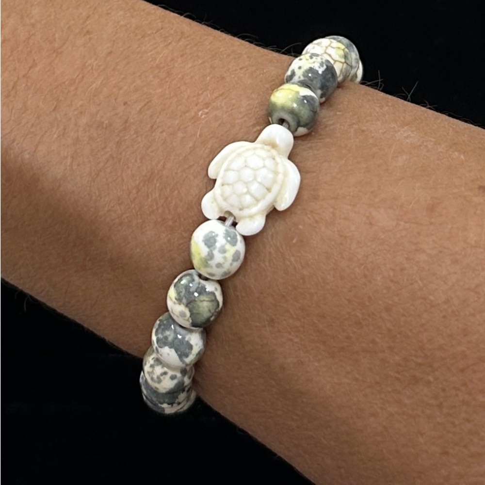 Turtle - Stretchy Bracelet- New! Great gift for any age